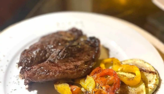 Charlies Restobar -  Comidas Y Bebidas - Punta del Este