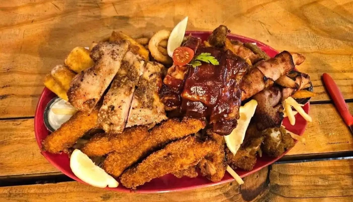 Chicken Vs Pig -  Comida Y Bebida - Punta del Este