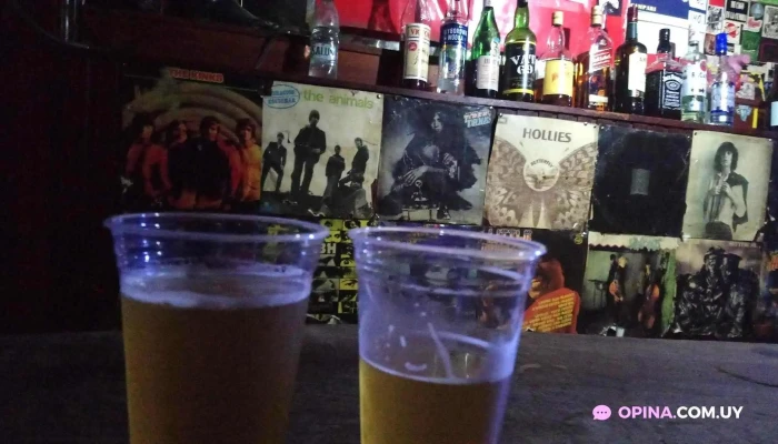 Clash City Rockers Bar -  Comidas Y Bebidas - Montevideo