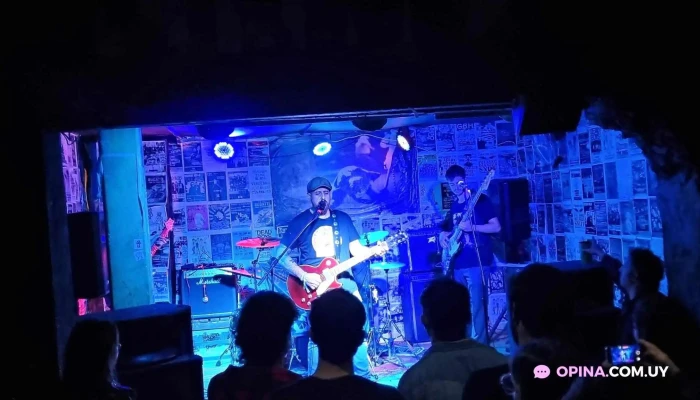 Clash City Rockers Bar -  Escenario - Montevideo