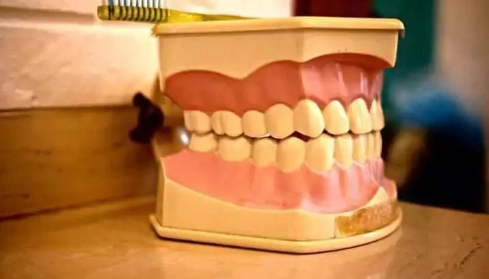 Clinica Laborde -    Odontologos Cepillo De Dientes - Montevideo