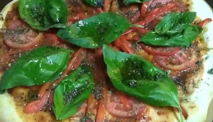 Club De La Pizza -  Comida Y Bebida - Chuy