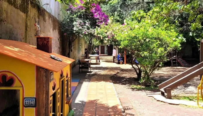 Colegio Gandhi -  Numero - Montevideo