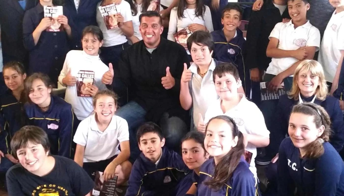 Colegio Joaquin Torres Garcia -  Donde - Piri&aacute;polis