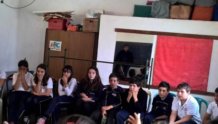 Colegio Joaquin Torres Garcia -  Opiniones - Piri&aacute;polis