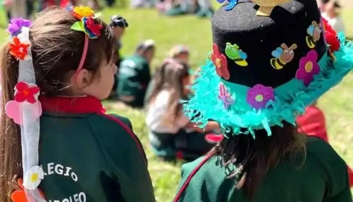 Colegio San Adolfo Fe Y Alegria Del Propietario - 18 de Mayo