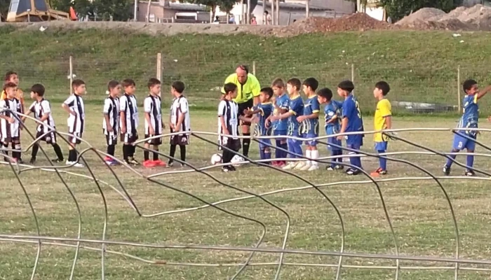 Complejo El Abrojal -    Club Social Y Deportivo La Lanera Direccion - Durazno