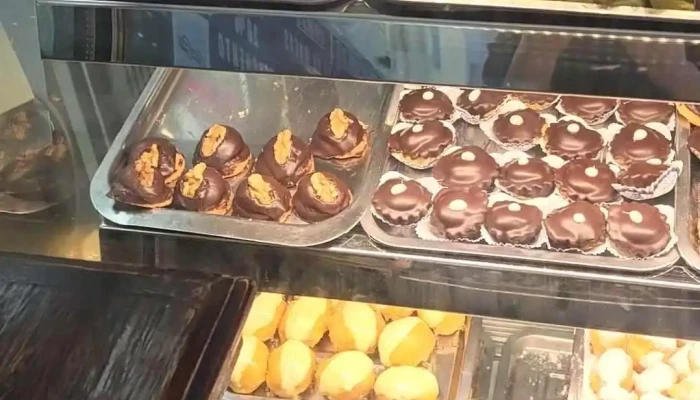 Confiteria Y Heladeria Cantegrill Videos - Montevideo