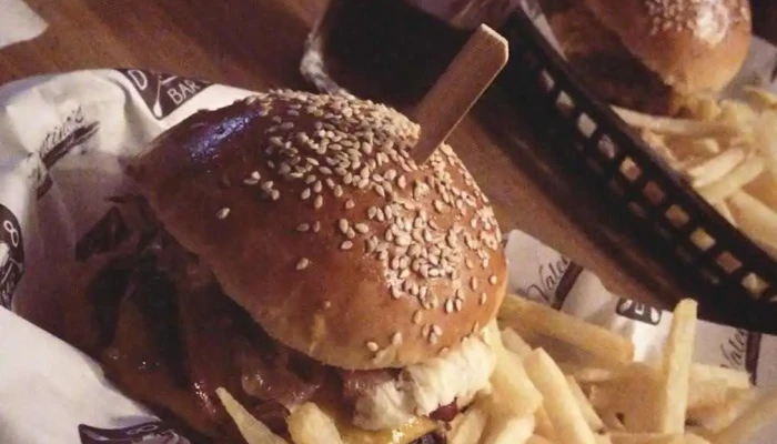 D8 Food And Beer House -  Comida Y Bebida - Trinidad