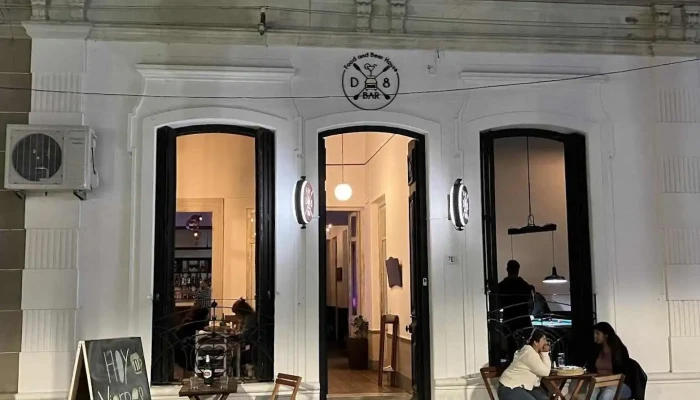 D8 Food And Beer House -  Todas - Trinidad