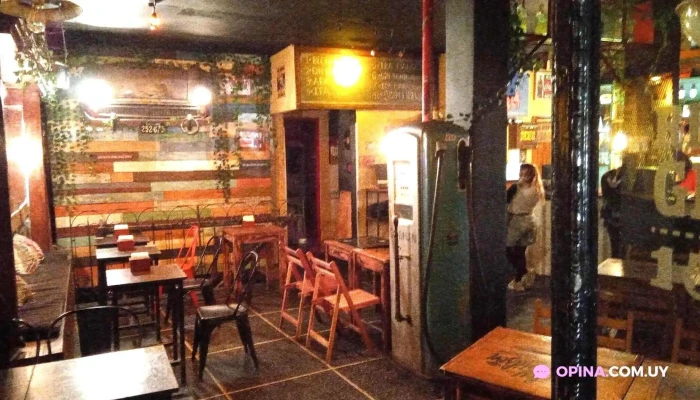 Demode Cafe Bar Ambiente - Montevideo