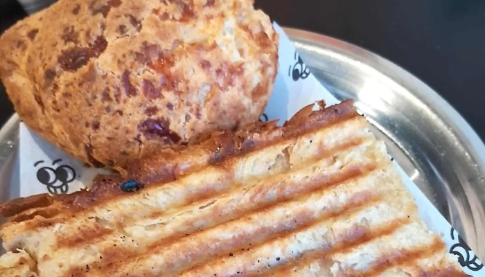 Desmadre Pan Y Cafe Comentario 2 - Montevideo