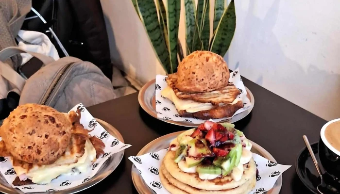 Desmadre Pan Y Cafe Comentario 4 - Montevideo