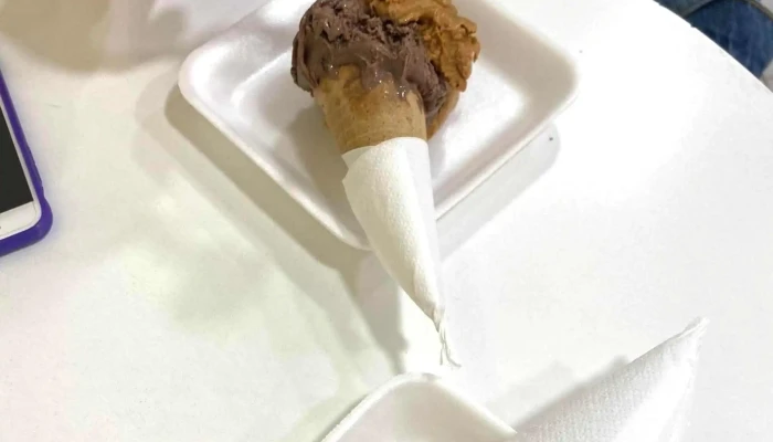 Dolcezza Gelateria -  Comentario 5 - Salto