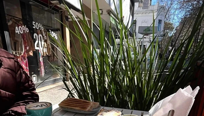 Dulce Aroma Cafeteria Comentario 1 - Montevideo