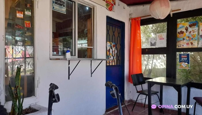 Ebenezer Comidas -  Ambiente - Carlos Reyles