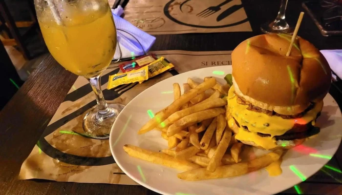 El Buho Resto Pub Papas Fritas - Montevideo