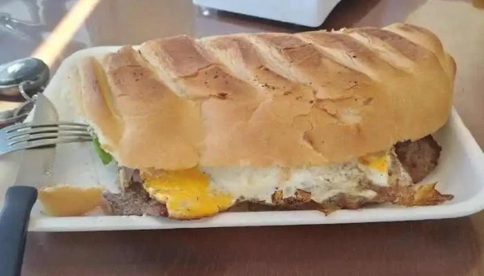 El Chivito Full -  Sandwich De Pollo - Pando