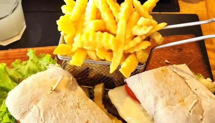 El Club De La Papa Frita -  Sandwich De Pollo - Montevideo