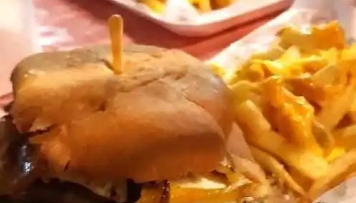 El Nuevo Petrolero -  Comida Y Bebida - La Floresta