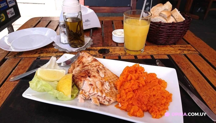 El Palacio -  Comidas Y Bebidas - Col. del Sacramento