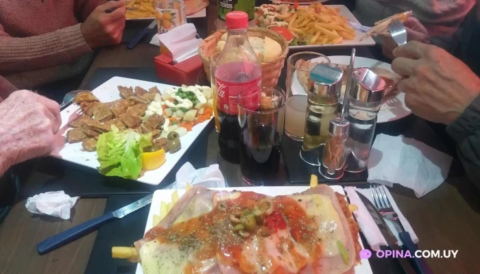 El Reloj Comidas Rapidas Y Parrilla -  Comida Y Bebida - Montevideo