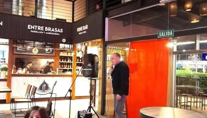 Entre Brasas -  Ambiente - Ciudad de la Costa