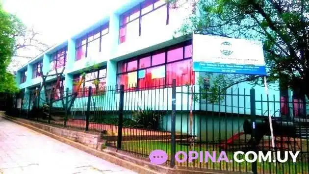 Escuela Austria 48 -  Edificio - Montevideo