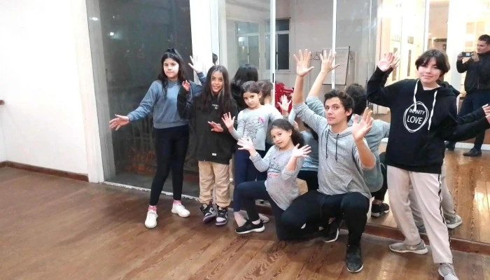 Escuela De Comedia Musical Valeria Lynch Montevideo -  Comunidad - Montevideo