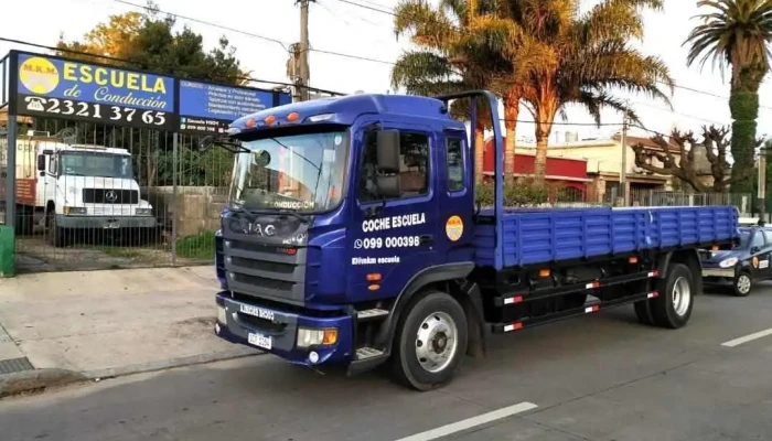 Escuela De Conduccion Mkm Del Propietario - Montevideo