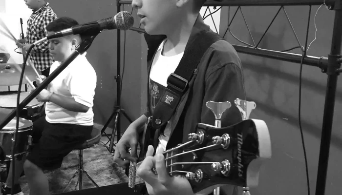 Escuela De Musica Son Riendo Guitarra - Barros Blancos