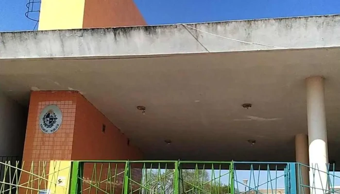 Escuela De Tiempocompleto No 92 Edificio - Montevideo