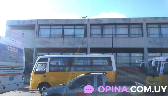 Escuela Ndeg28 Y 80 Edificio - Montevideo