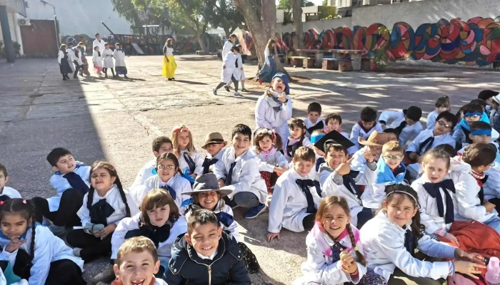 Escuela Ndeg28 Y 80 Estudiante - Montevideo