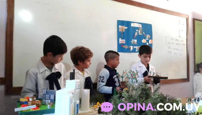 Escuela Ndeg37 Republica Argentina Edificio - Col. del Sacramento