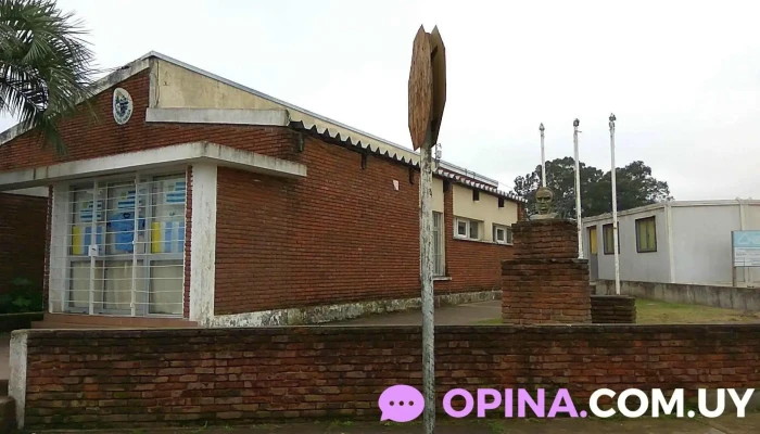 Escuela Publica Aigua Edificio - Aigu&aacute;