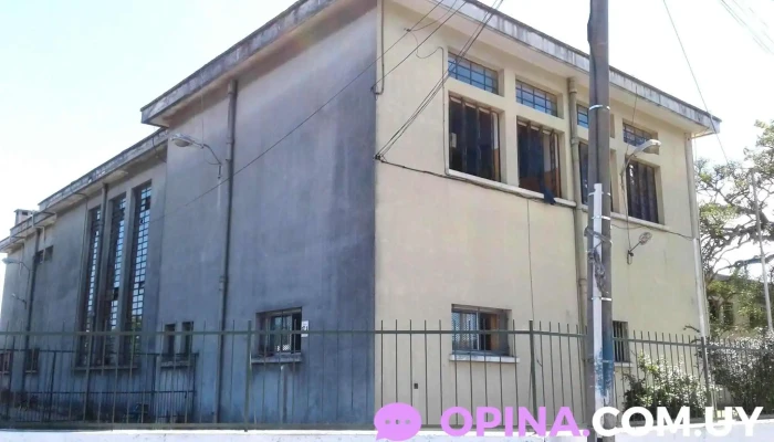 Escuela Publica No 102 Y 195 Edificio - Montevideo