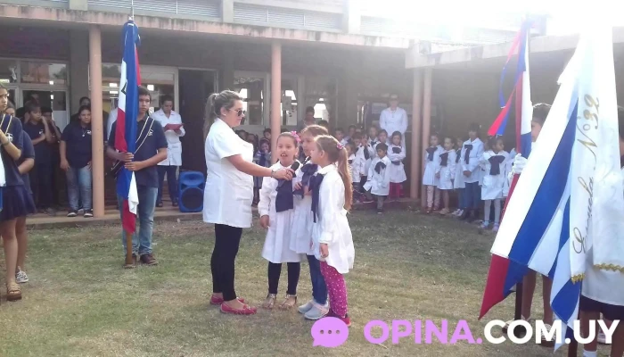 Escuela Rural No 32 Itacumbu Edificio - Mones Quintela