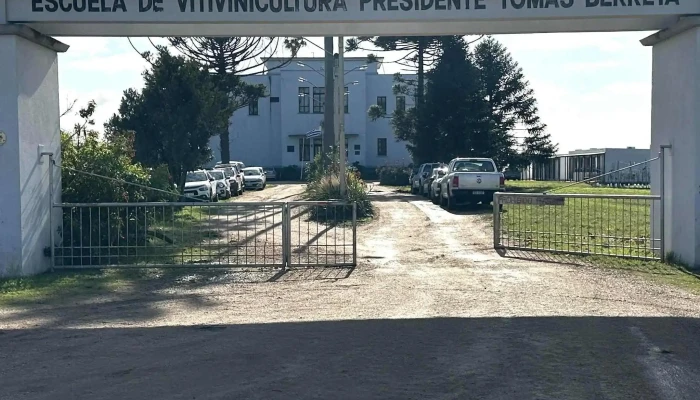 Escuela Superior De Vitivinicultura Pte Tomas Berreta De El Colorado Descuentos - Las Piedras