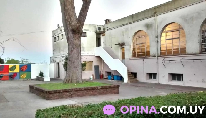 Escuela Tecnica Superior Pedro Blanes Viale Edificio - Mercedes