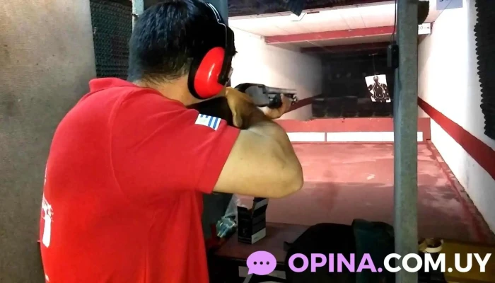 Escuela Uruguaya De Tiro -  Videos - Montevideo