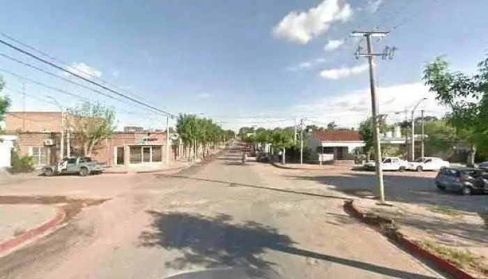 Francis Cafe Street View Y 360 - Young