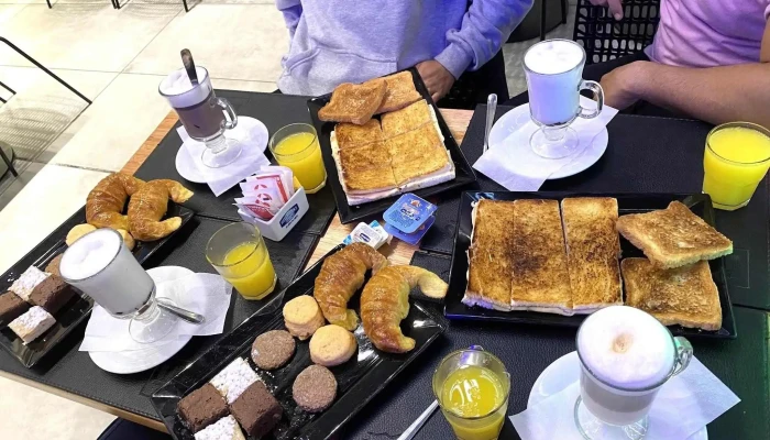 Gaucho Sports Bar -  Comidas Y Bebidas - Montevideo