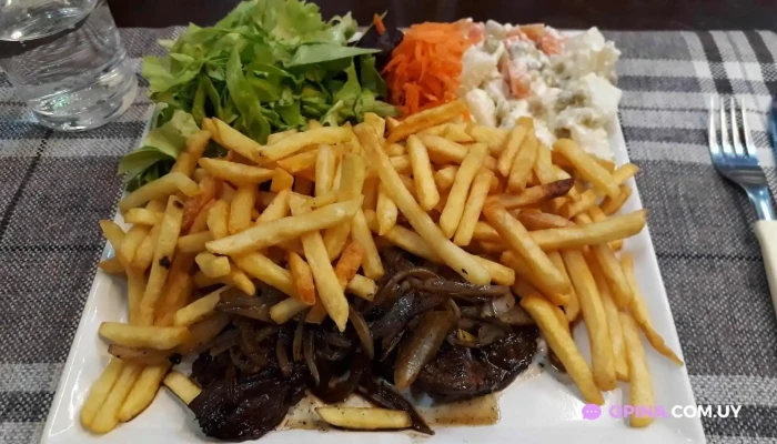 Guayabos Restaurante -  Comida Y Bebida - Guichón