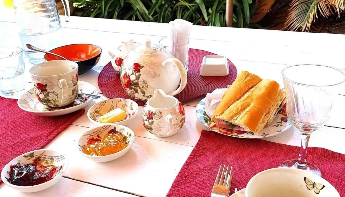 Hotel La Bluette -  Comida Y Bebida - La Barra