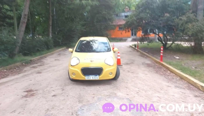 Instructor De Manejo Nicolas Pons -  Videos - Barros Blancos