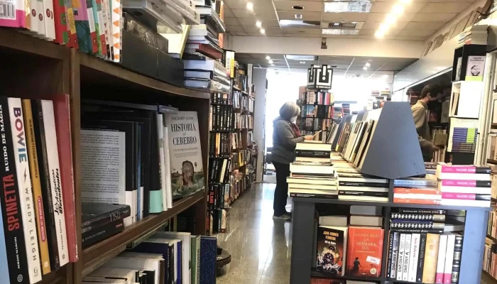 Isadora Libros -  Abierto Ahora - Montevideo