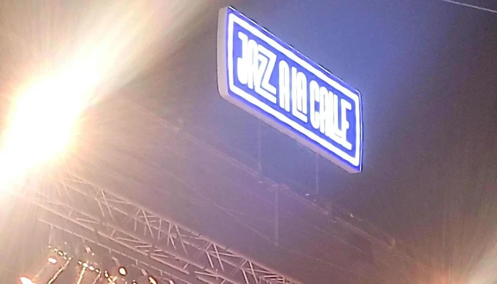 Jazz A La Calle -  Donde - Mercedes