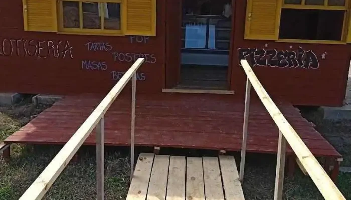 Katana Pizzas Y Mas Del Propietario - Barra del Chuy