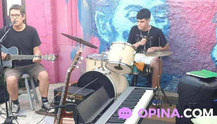 La Akademia -  Guitarra - Ciudad de la Costa